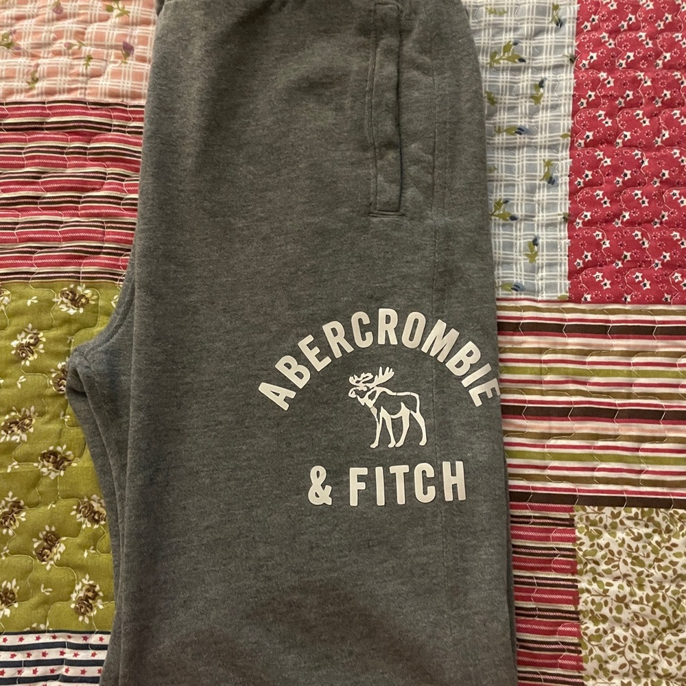 ABERCROMBIE KIDS SWEATPANTS SIZE 11/12.